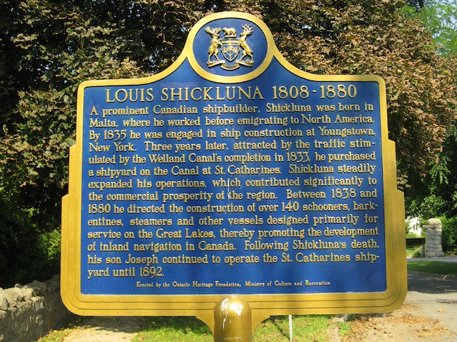 Plaque Photo